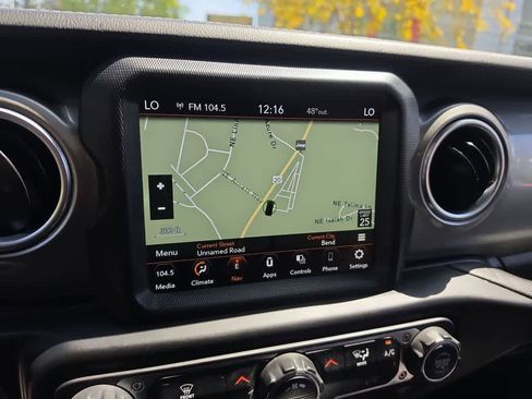 Used 2021 Jeep Wrangler Unlimited Sahara w/ Uconnect 4C Nav & Sound Group AWD/4WD image 18