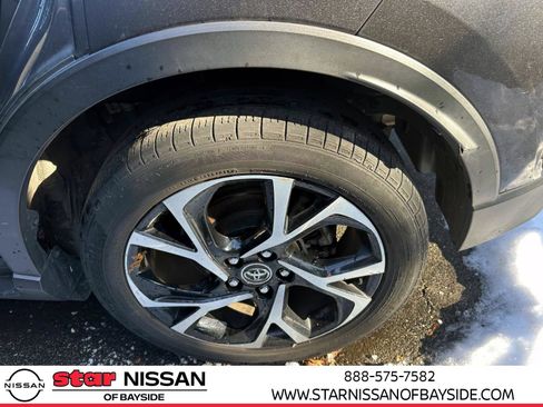 Used 2019 Toyota C-HR XLE image 5