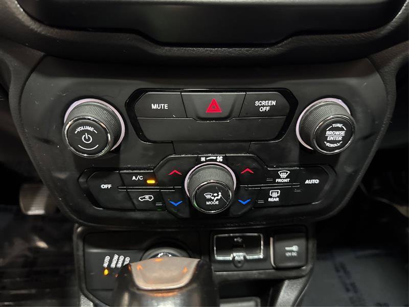 Used 2019 Jeep Renegade Limited AWD/4WD image 27