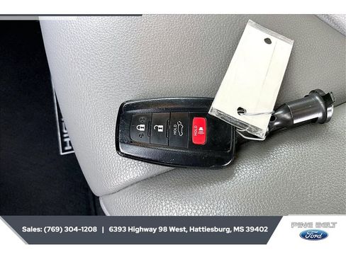 Used 2021 Toyota Highlander XLE FWD image 9