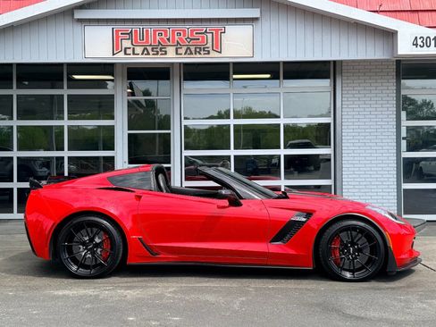 Used 2017 Chevrolet Corvette Z06 w/ Z07 Performance Package image 2
