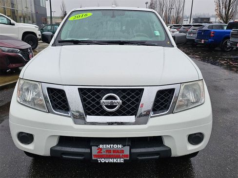 Used 2016 Nissan Frontier SV image 2
