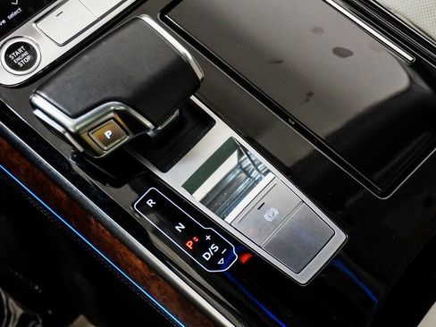 Used 2022 Audi A8 L 3.0T w/ Luxury Package image 43