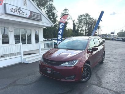 Used 2018 Chrysler Pacifica Touring-L w/ Premium Audio Group