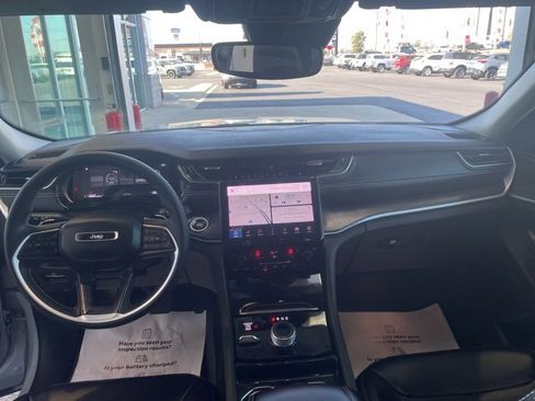 Used 2023 Jeep Grand Cherokee Limited image 16