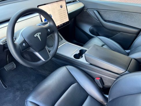 Used 2021 Tesla Model Y Long Range image 10