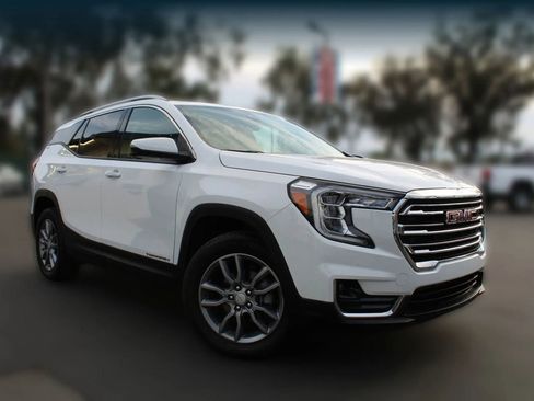 Used 2024 GMC Terrain SLT image 7