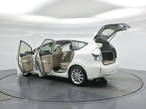 Used 2014 Toyota Prius V Five image 32