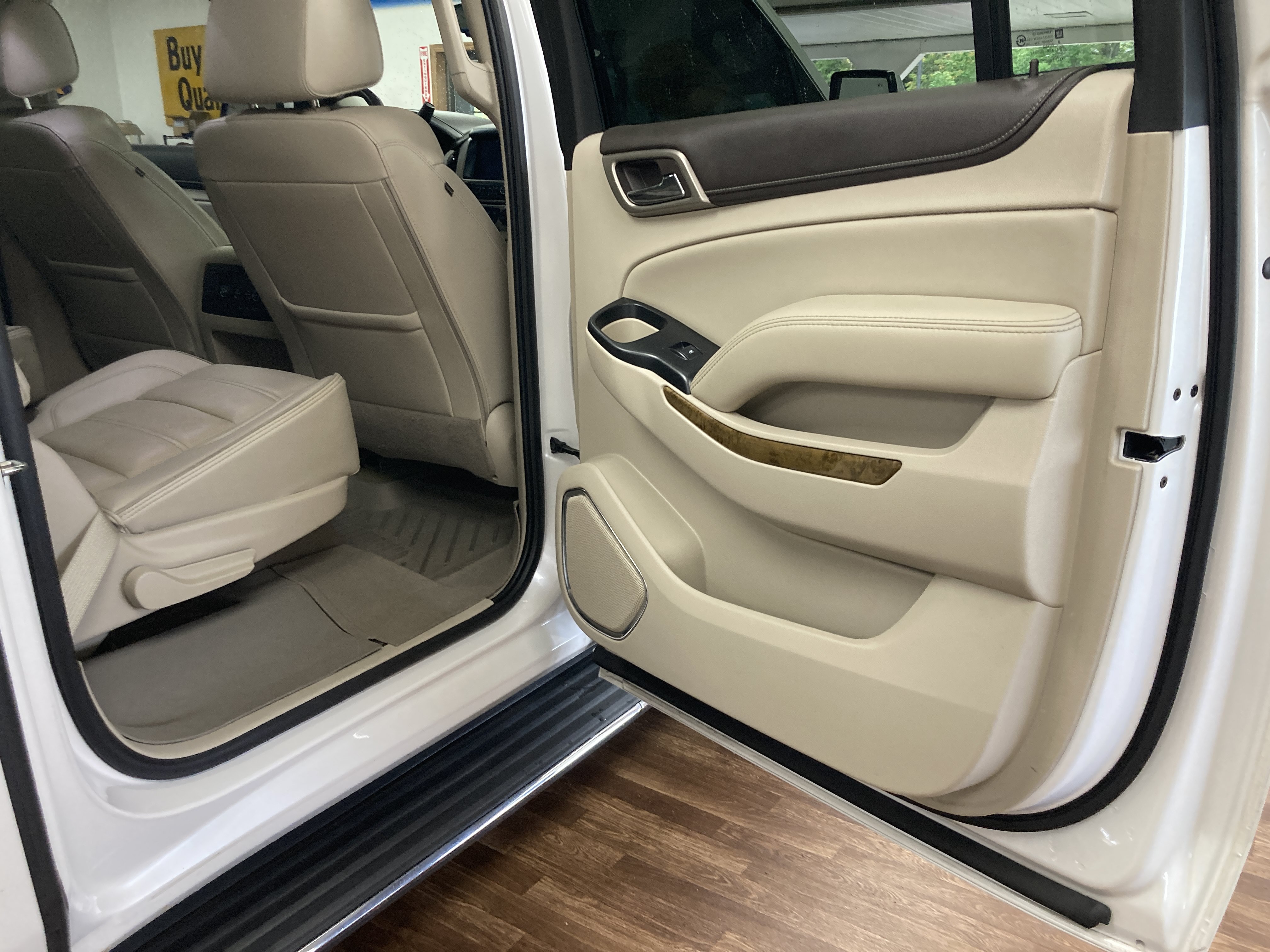 Used 2021 GMC Yukon SLT w/ SLT Premium Package AWD/4WD image 17