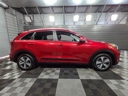 Used 2022 Kia Niro LX image 9