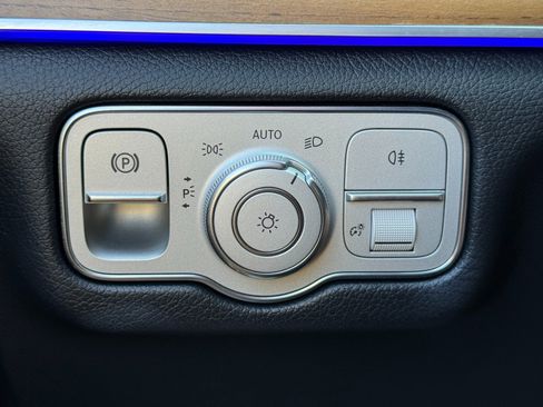 Used 2021 Mercedes-Benz GLE 350 4MATIC w/ Premium Package image 19