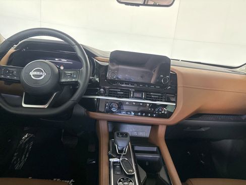 Used 2025 Nissan Pathfinder Platinum AWD/4WD image 27