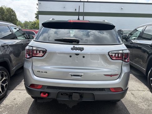 Used 2023 Jeep Compass Trailhawk w/ Trailhawk Convenience Group AWD/4WD image 6