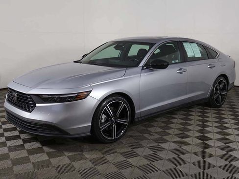 Used 2025 Honda Accord Sport image 8