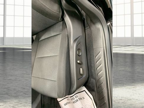 Used 2023 Chevrolet Colorado Trail Boss w/ Technology Package image 17