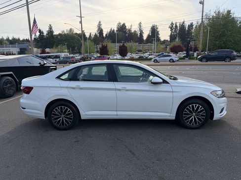 Used 2021 Volkswagen Jetta SE FWD image 9
