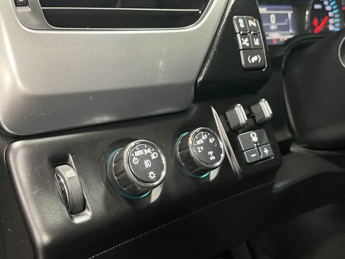 Used 2015 Chevrolet Suburban LTZ AWD/4WD image 15