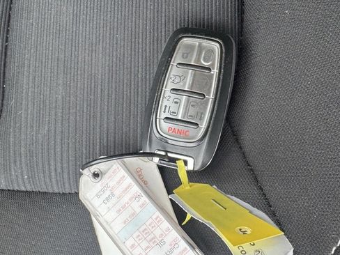 Used 2023 Chrysler Voyager LX image 12