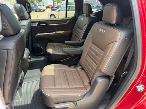 New 2026 GMC Acadia Denali Ultimate w/ LPO, Floor Liner Package AWD/4WD image 26