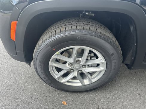 New 2025 Jeep Grand Cherokee Laredo X w/ Luxury Tech Group I image 11