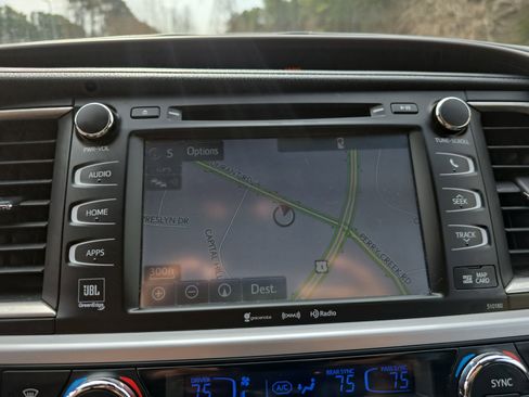 Used 2018 Toyota Highlander Limited image 24