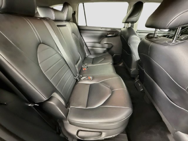 Used 2023 Toyota Highlander XLE FWD image 28