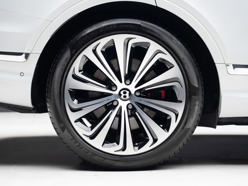 Used 2021 Bentley Bentayga AWD/4WD image 38