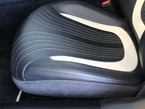 Used 2019 Aston Martin DB11 Volante RWD image 24