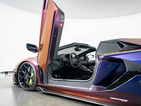Used 2021 Lamborghini Aventador SVJ AWD/4WD image 15