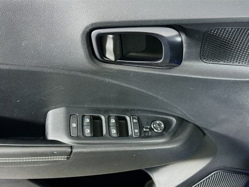 Used 2025 Hyundai Venue Limited image 15