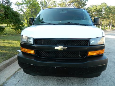 Used 2020 Chevrolet Express 2500 w/ Communications Package RWD image 2