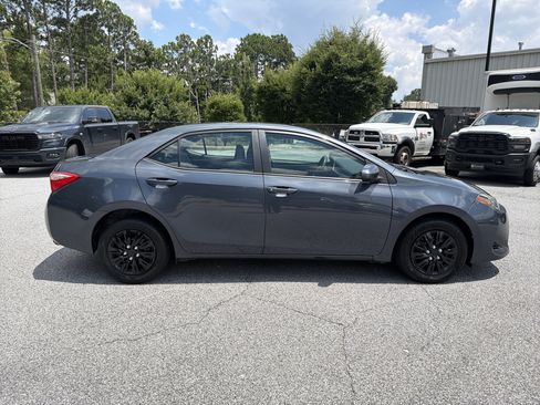 Used 2018 Toyota Corolla L FWD image 9