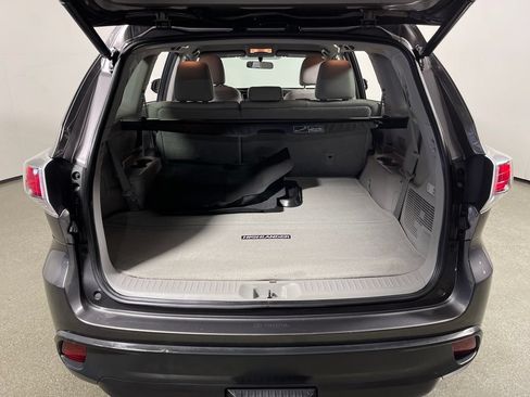 Used 2016 Toyota Highlander Plus AWD/4WD image 10
