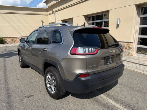 Used 2019 Jeep Cherokee Latitude Plus w/ Cold Weather Group AWD/4WD image 5
