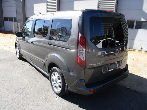 Used 2023 Ford Transit Connect XLT image 3