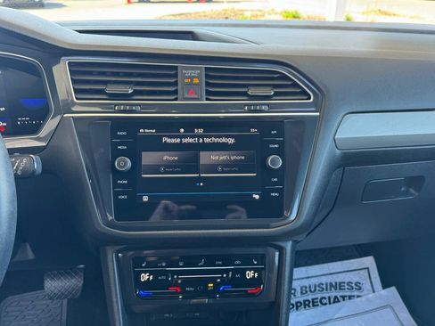 Used 2024 Volkswagen Tiguan SE image 18