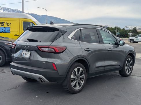 Used 2025 Ford Escape Platinum AWD/4WD image 4