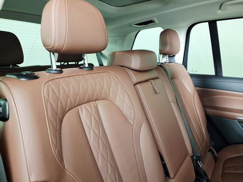 Used 2022 BMW X7 xDrive40i w/ Executive Package image 13