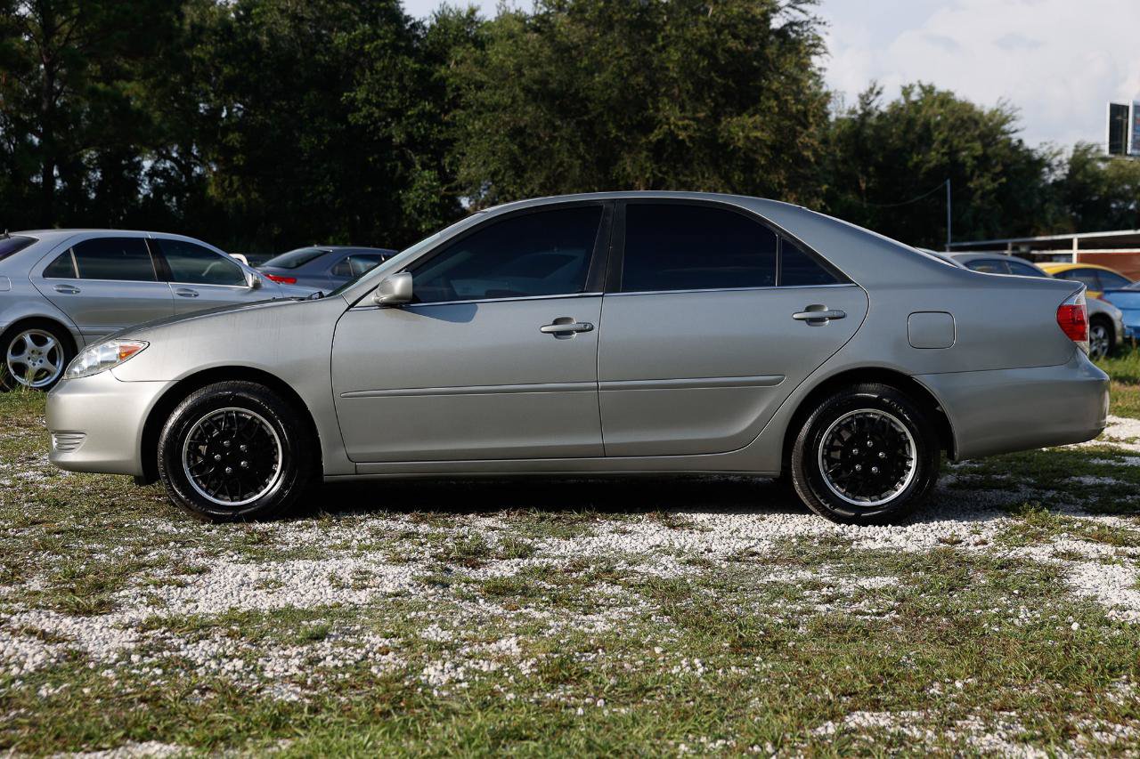 Used 2005 Toyota Camry LE FWD image 3
