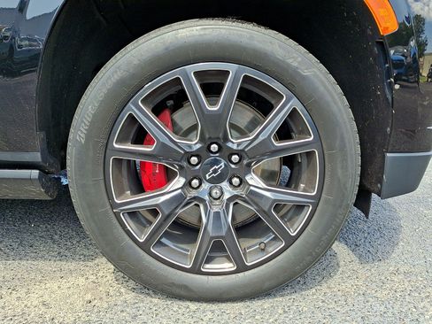 Used 2023 Chevrolet Suburban High Country AWD/4WD image 9