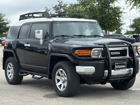 Used 2014 Toyota FJ Cruiser 4WD w/ Convenience Package image 3