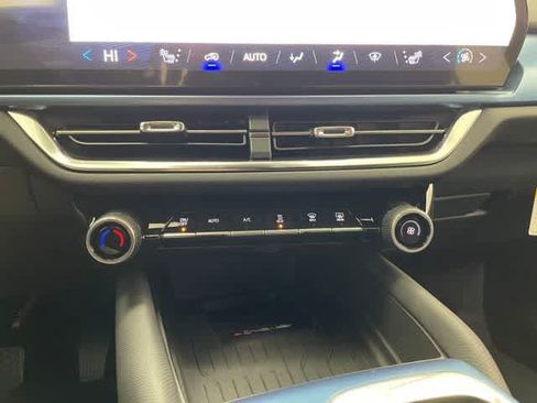 New 2026 Chevrolet Equinox EV LT AWD/4WD image 7