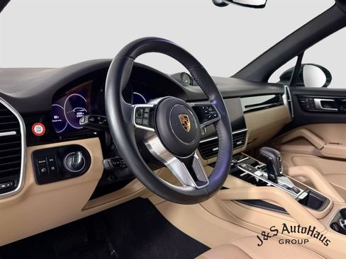 Used 2023 Porsche Cayenne Platinum Edition AWD/4WD image 9
