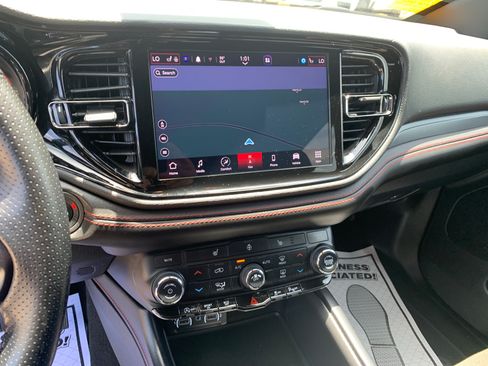 Used 2025 Dodge Durango GT RWD image 22