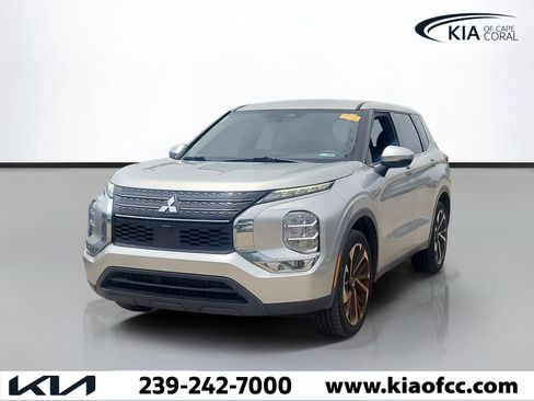 Used 2022 Mitsubishi Outlander ES FWD image 3