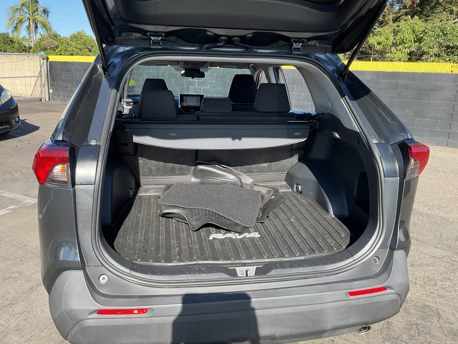 Used 2025 Toyota RAV4 LE AWD/4WD image 23