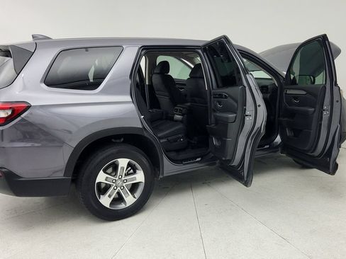 Used 2025 Honda Pilot EX-L image 13