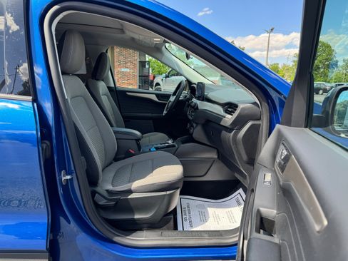 Used 2022 Ford Escape SE w/ SE Sport Appearance Package FWD image 17