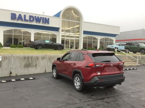 Used 2021 Toyota RAV4 LE image 5