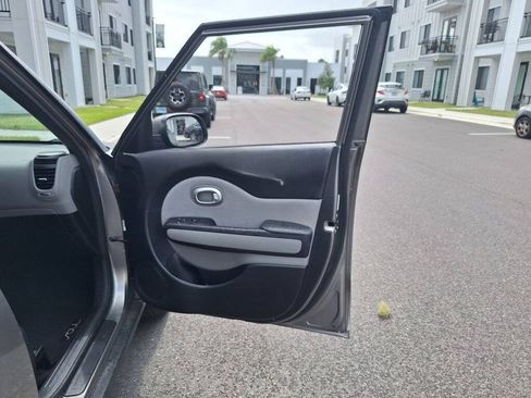 Used 2016 Kia Soul + FWD image 20